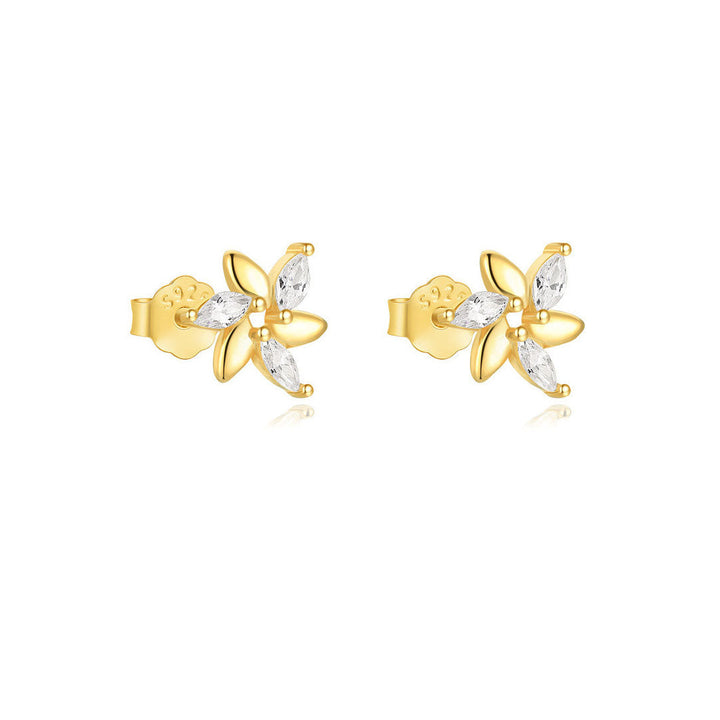 Viktoria – Zarte goldene Ohrringe mit delikatem Glanz.