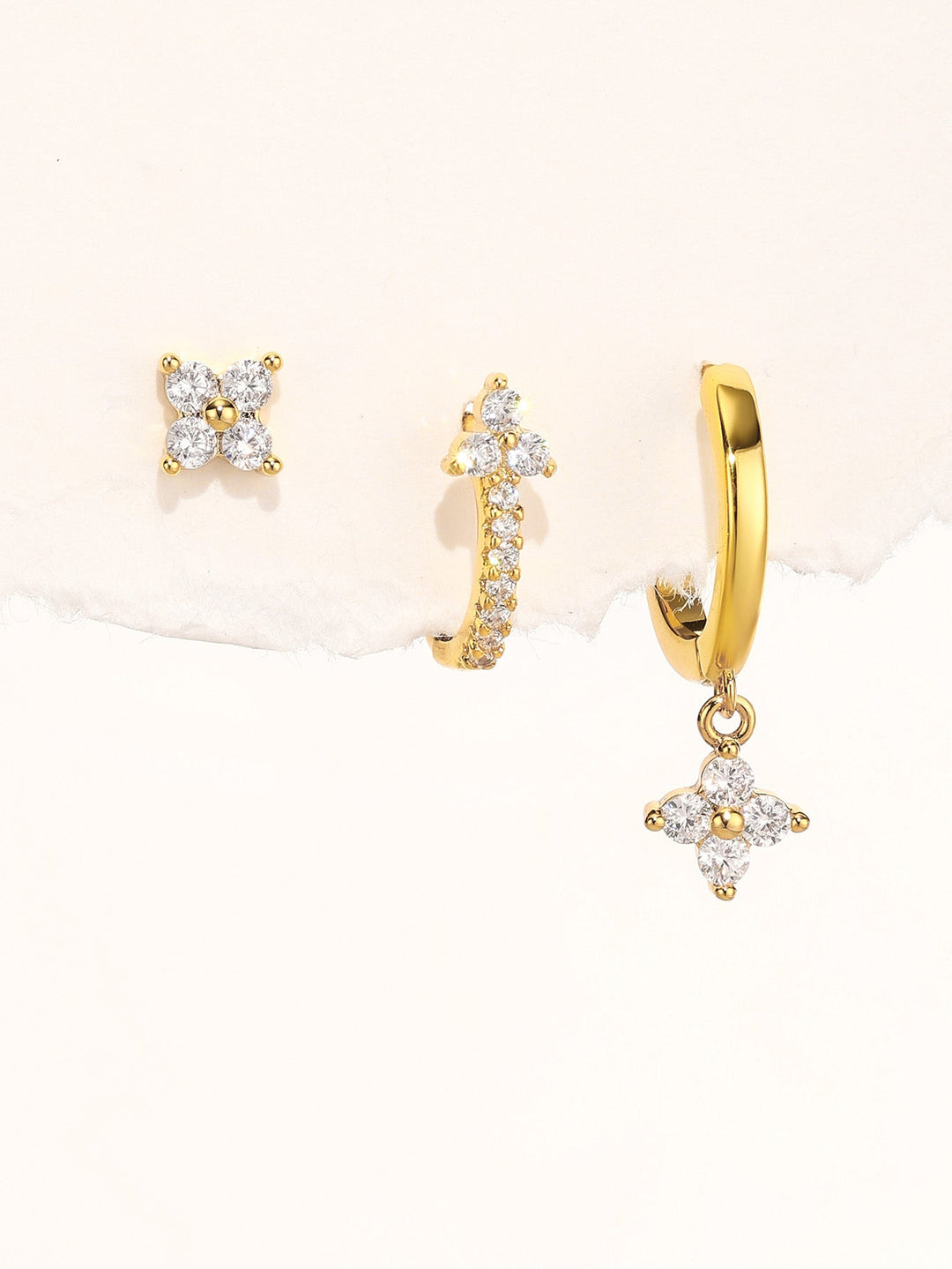 Bianka – Zarte goldene Ohrringe mit Lichtreflexen.