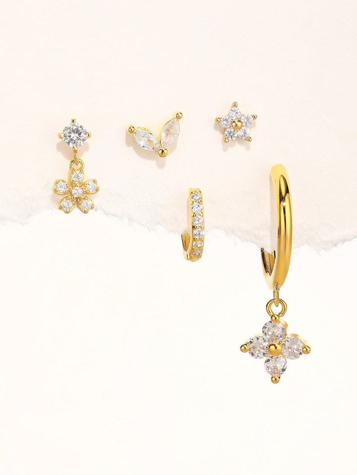 Nora – Feine goldene Ohrringe mit klarer Form.