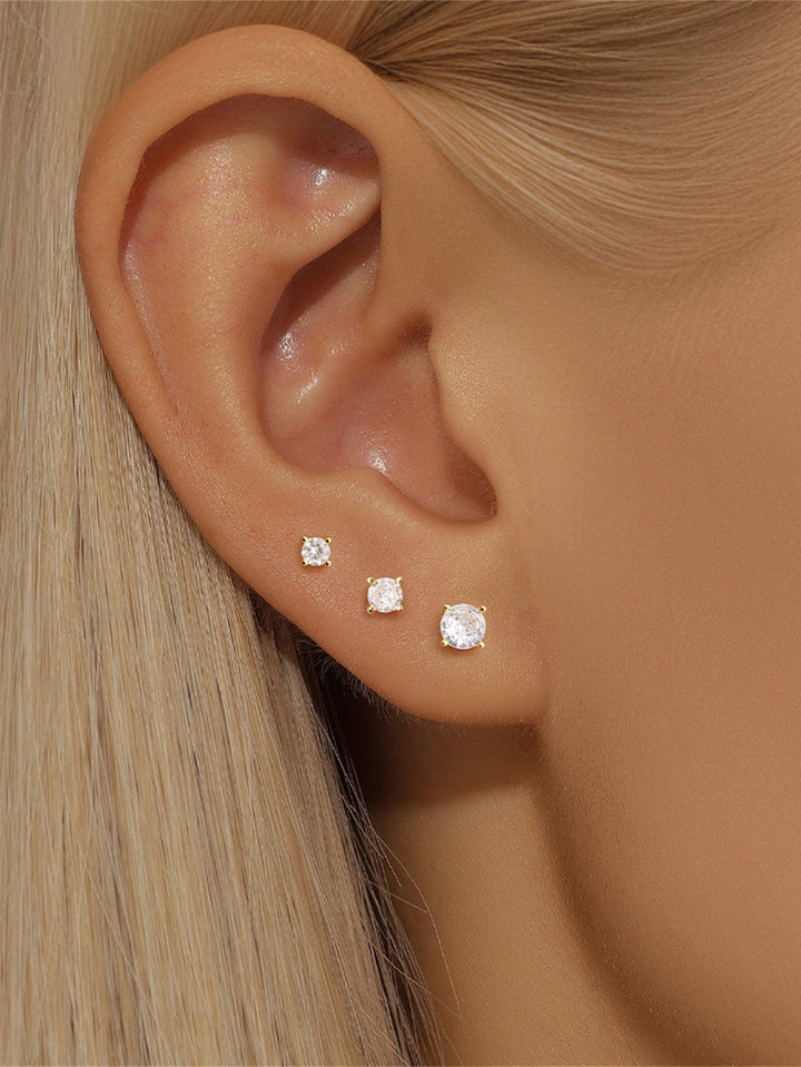 Eveline – Zarte goldene Ohrringe mit elegantem Schwung.