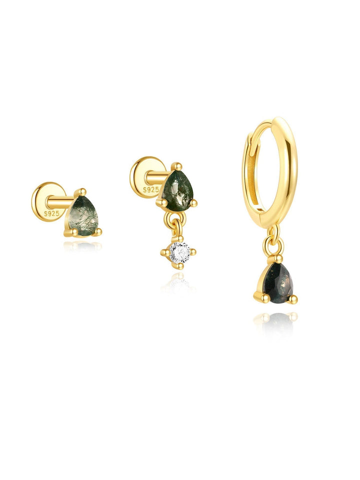 Mona – Goldene Ohrringe mit fließendem Design.