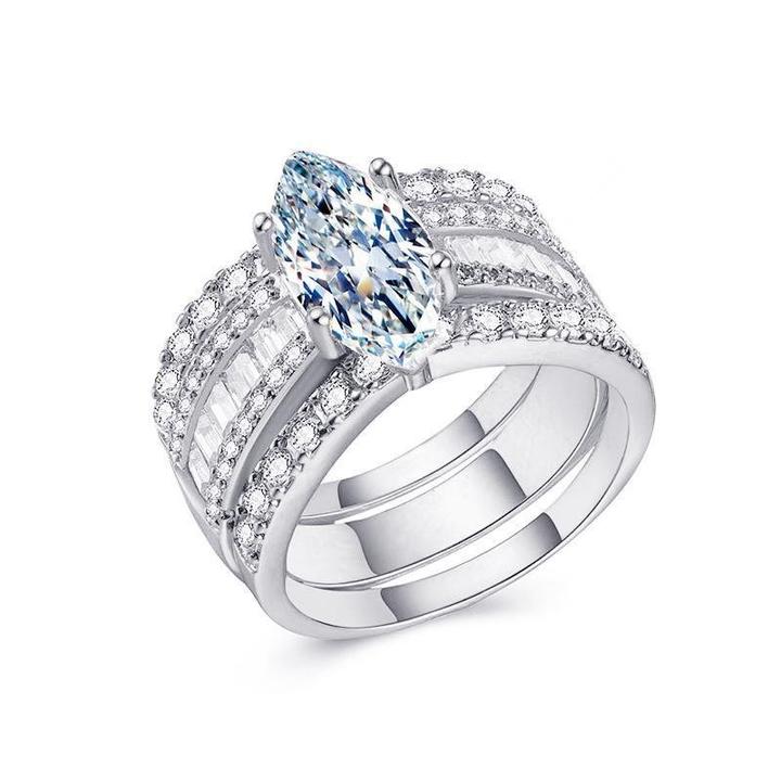 Veronika – Ring-Set mit Diamanten und goldenen Akzenten.