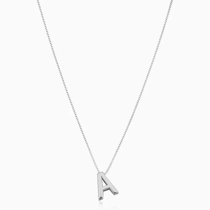 Halskette mit Liebesinitialen