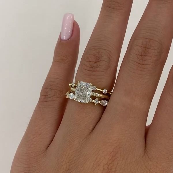 Nora – Diamantring im geschichteten Design.