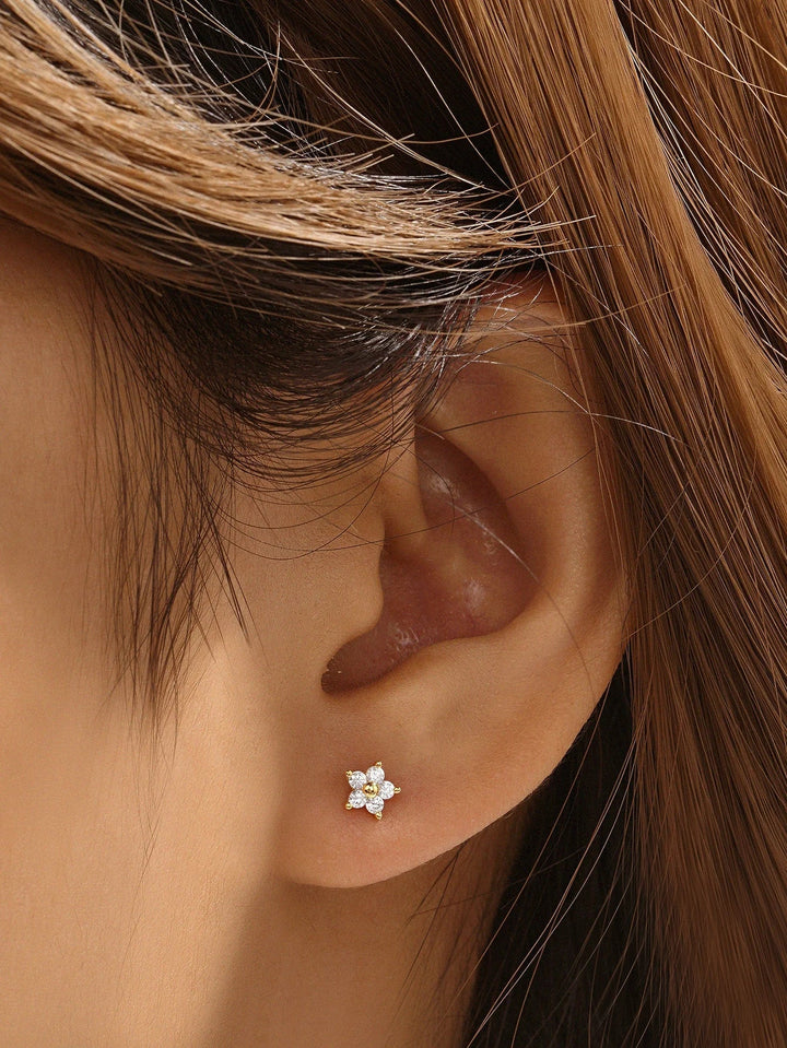 Clarissa – Goldene Ohrringe mit quadratischem Design.