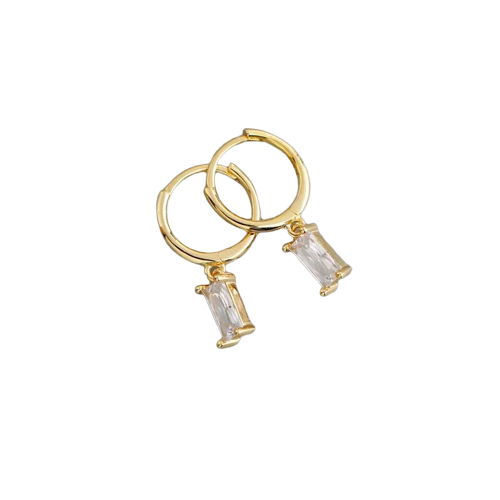 Melanie – Zarte goldene Ohrringe mit feiner Struktur.