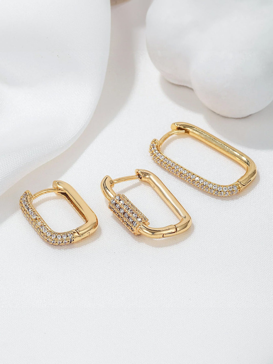 Lara – Goldene Ohrringe mit sanften Rundungen