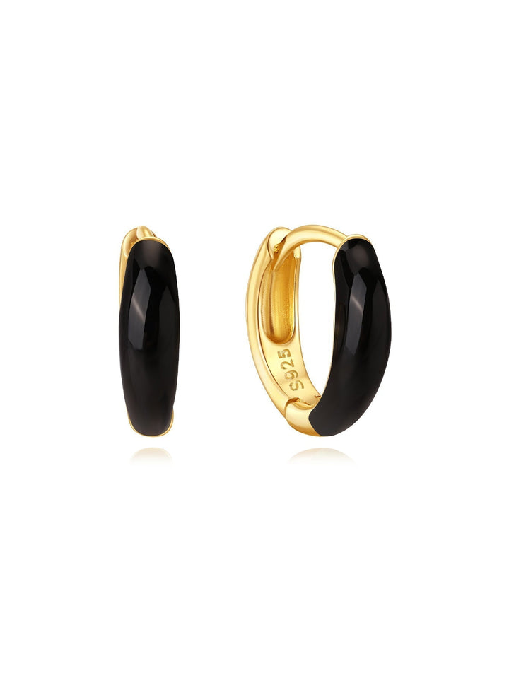 Theresia – Goldene Ohrringe mit sanfter Krümmung.