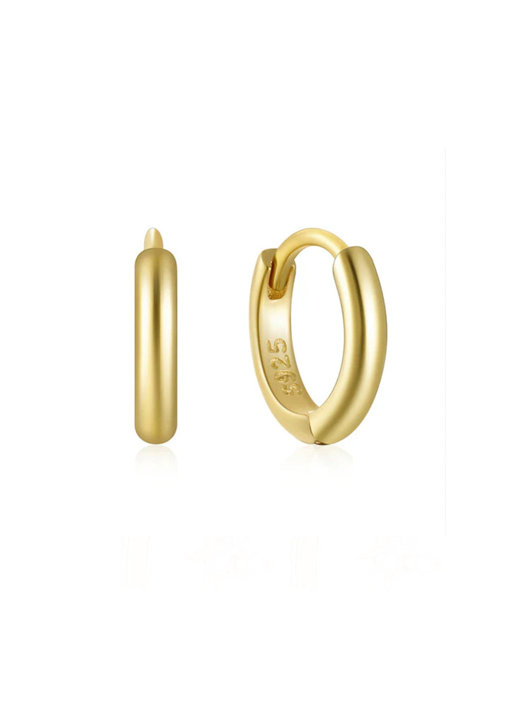 Marta – Goldene Ohrringe mit zeitlosem Design.