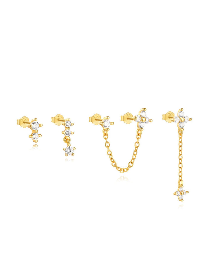 Mira – Zarte goldene Ohrringe mit glatter Oberfläche.