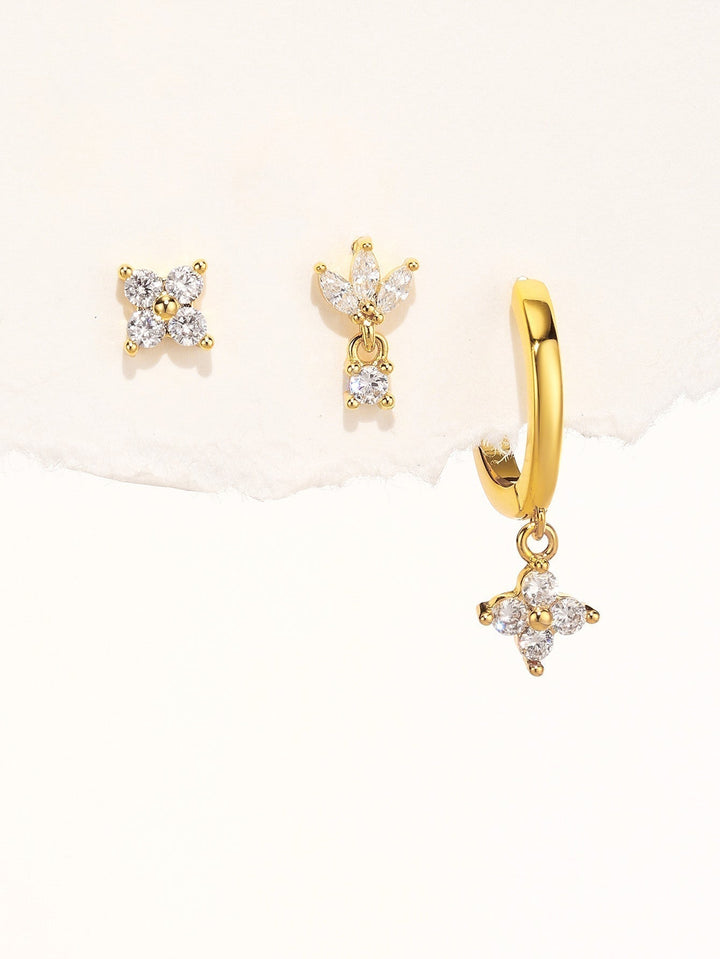 Marina – Zarte goldene Ohrringe mit delikatem Schwung.