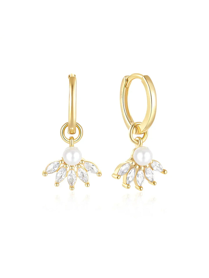 Clarissa – Goldene Ohrringe mit quadratischem Design.