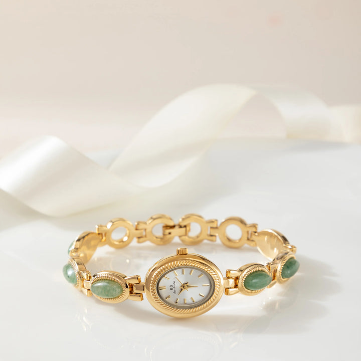 Klara – Goldene Uhren mit länglichem Ziffernblatt.