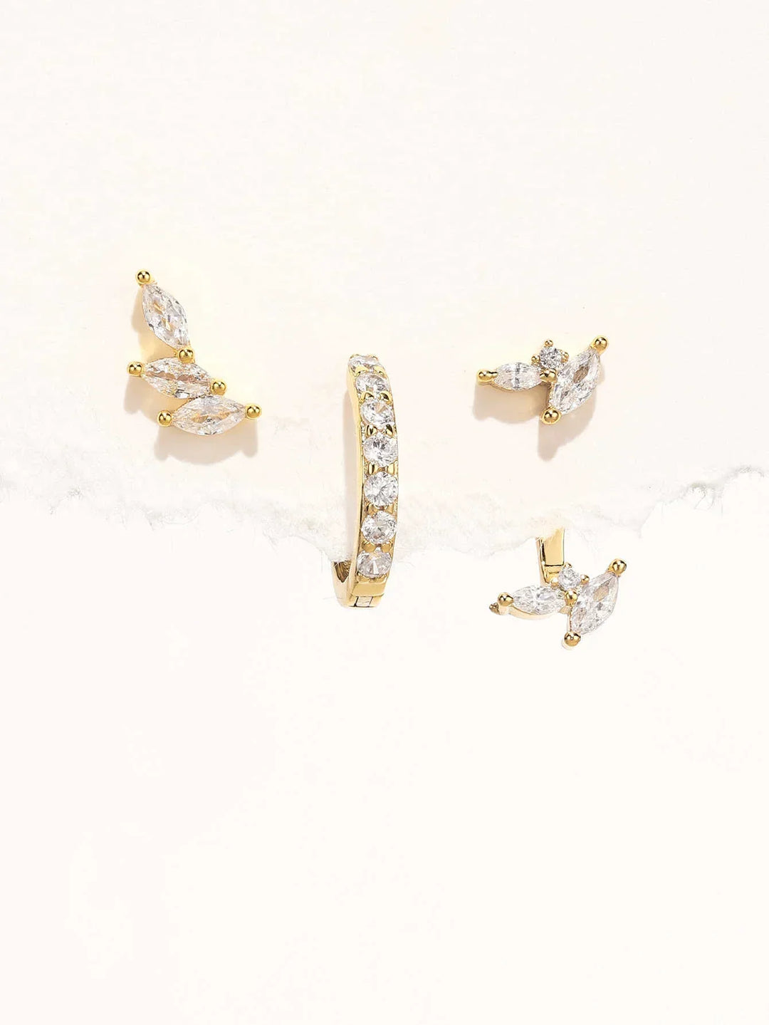 Tanja – Zarte goldene Ohrringe mit klarer Linie.