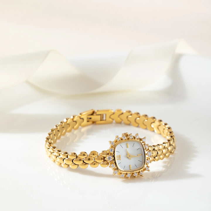 Isabella – Goldene Uhr mit rundem Armband.