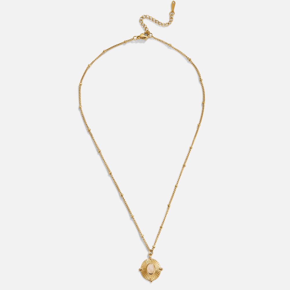 Annika – Zarter goldener Halsreif mit quadratischem Anhänger.