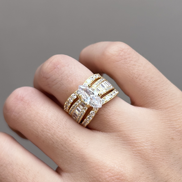 Veronika – Ring-Set mit Diamanten und goldenen Akzenten.