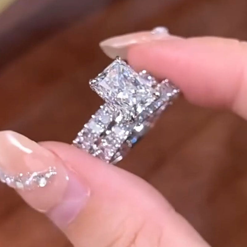 Katrin – Diamantring mit Baguette-Schliff.