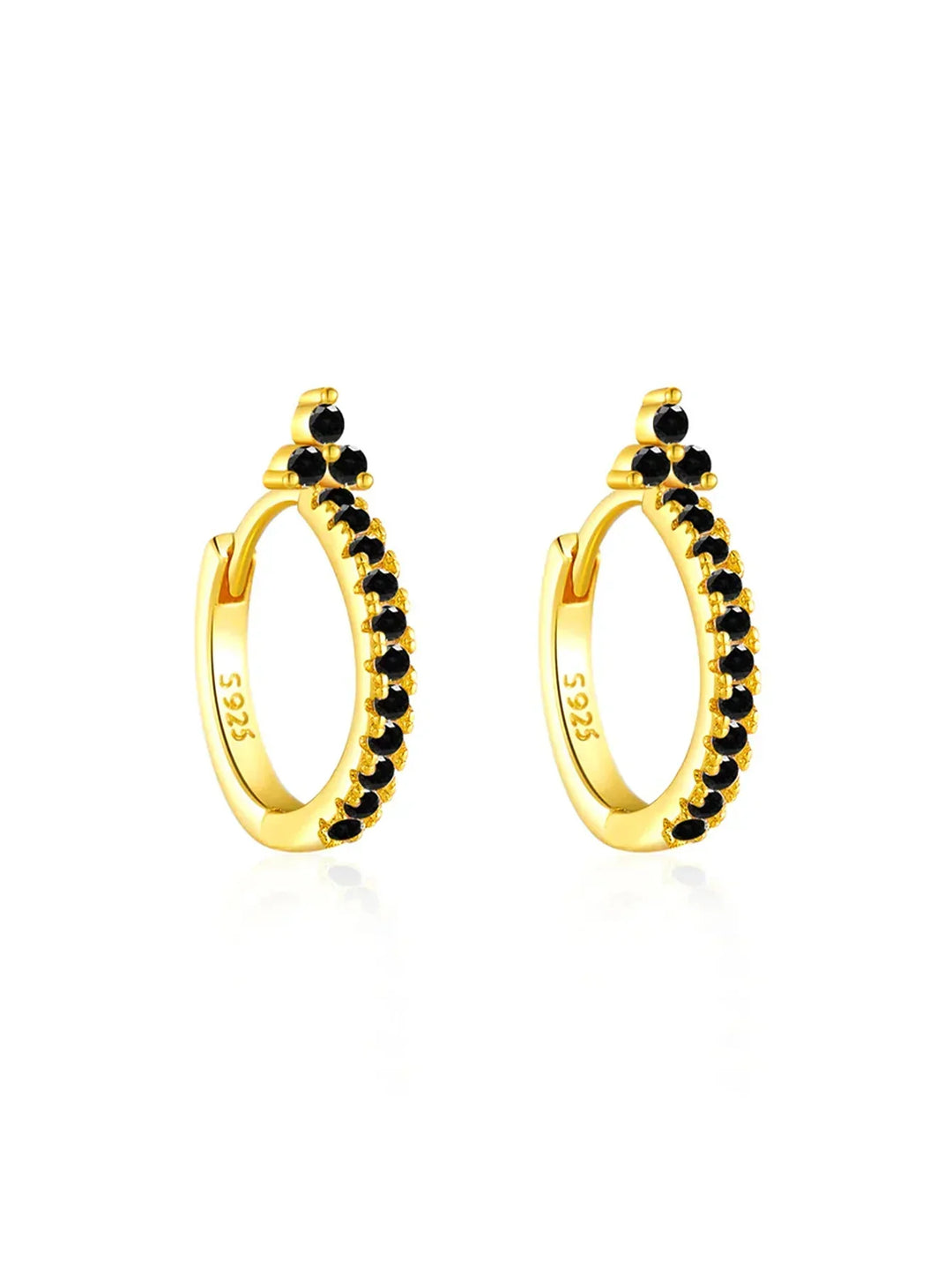 Sabine – Goldene Ohrringe im modernen Stil.