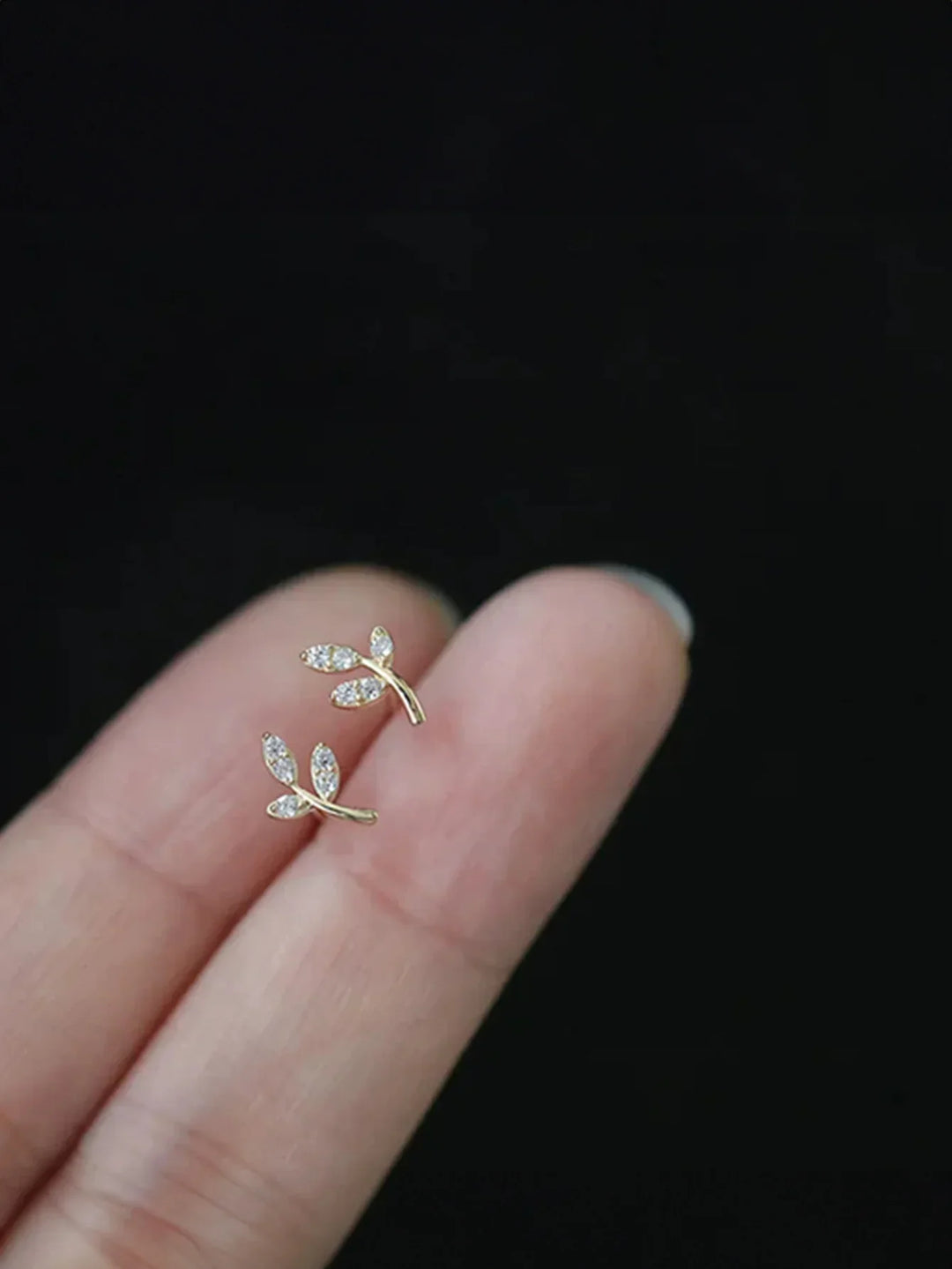 Carina – Goldene Ohrringe mit feinem Glanz.