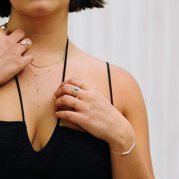 Helena – Vergoldeter Ring mit Perlen.