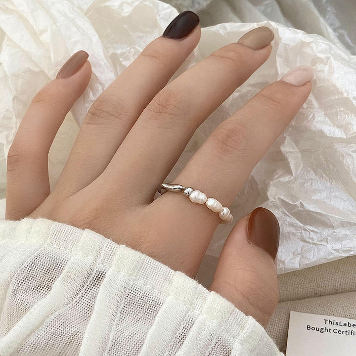 Elisa – Verspielter Perlenring mit goldenem Herz.