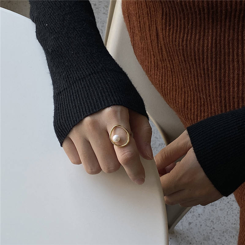 Greta – Vergoldeter Ring mit Perle.