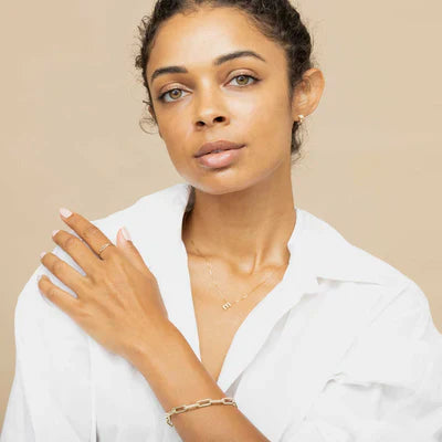 Halskette mit Liebesinitialen