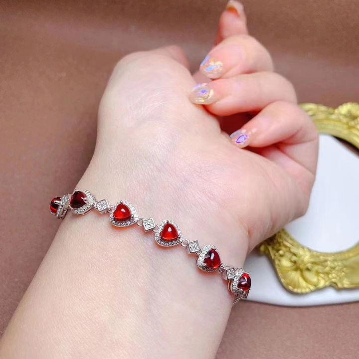 Monika – Rubin-Halskette mit sanftem Übergang.