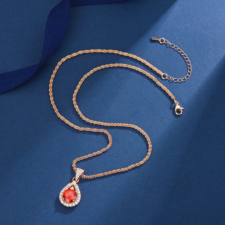 Karoline – Anhänger mit Rubin und runder Schleifung.