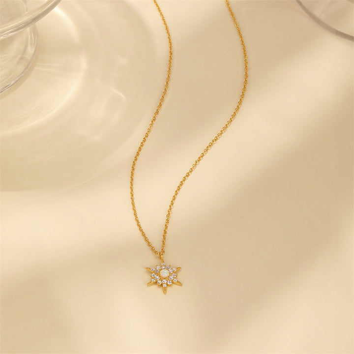 Amalie – Zarte Silberne Halskette mit rundem Anhänger.