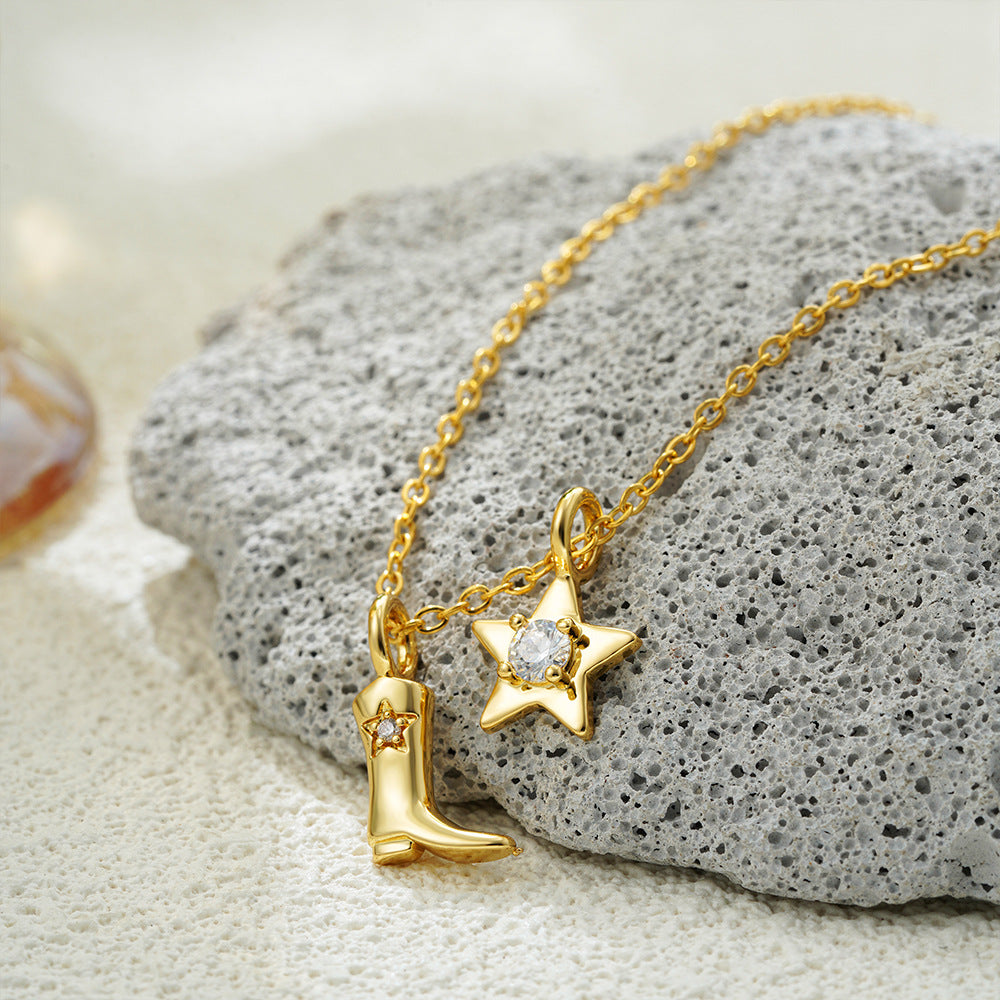 Johanna – Zarter Halsreif mit goldenen Anhängern.