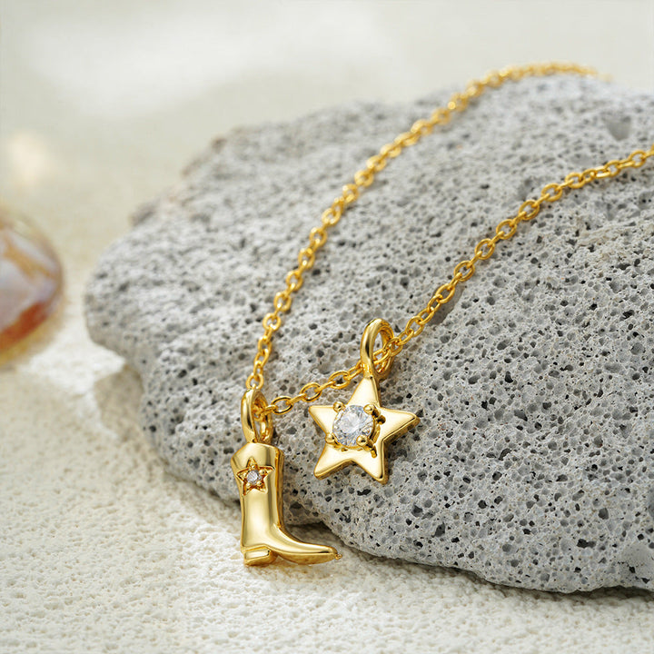 Johanna – Zarter Halsreif mit goldenen Anhängern.