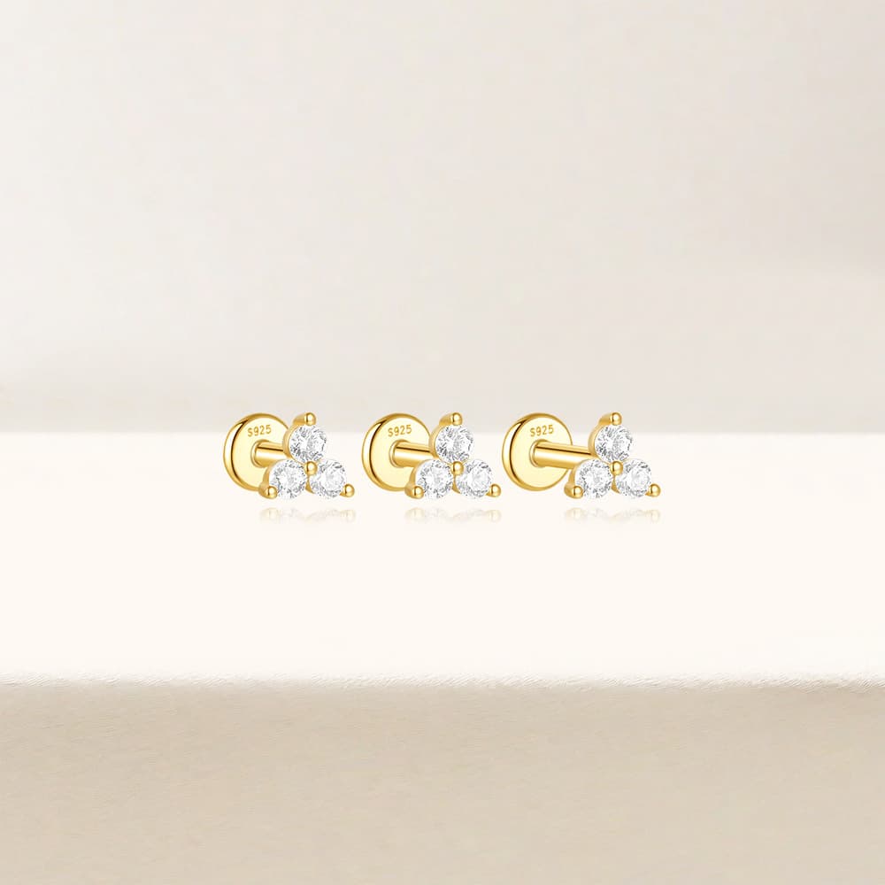 Klara – Goldene Ohrringe im minimalistischen Design.