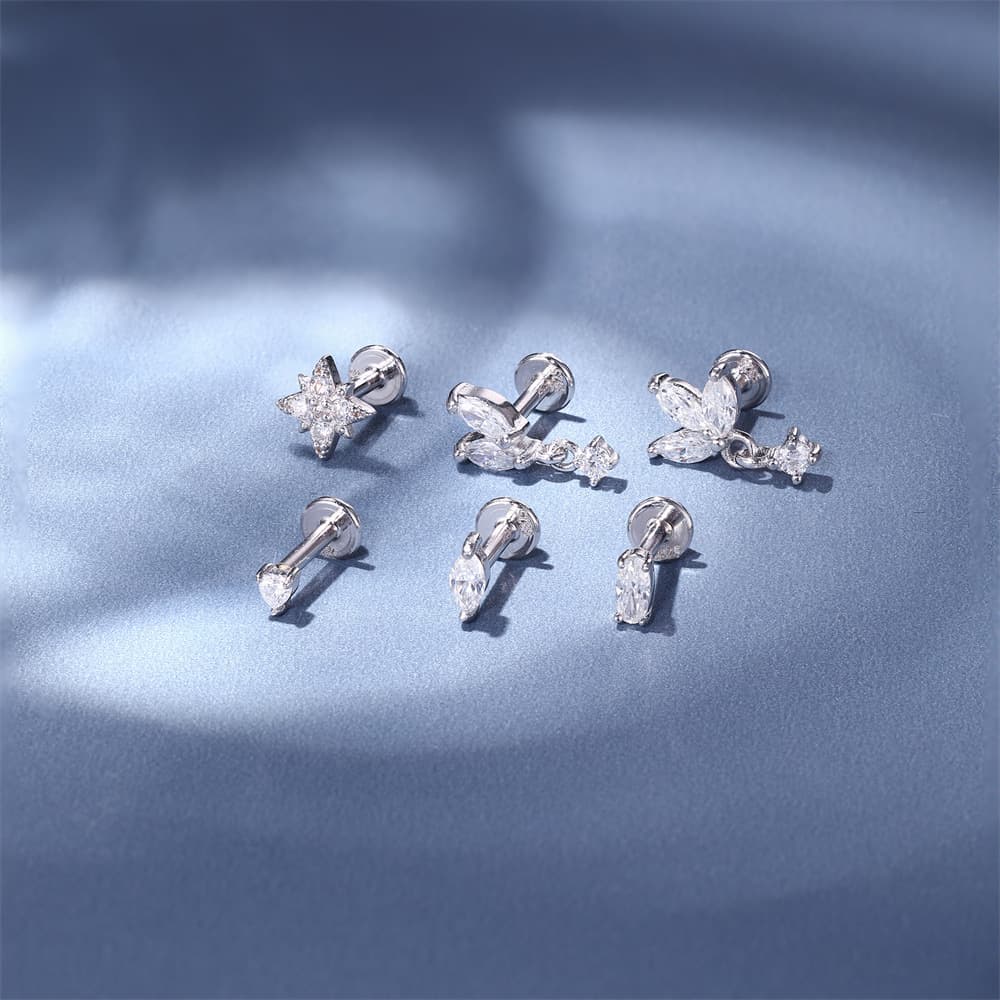 Helena – Goldene Ohrringe mit organischem Design.