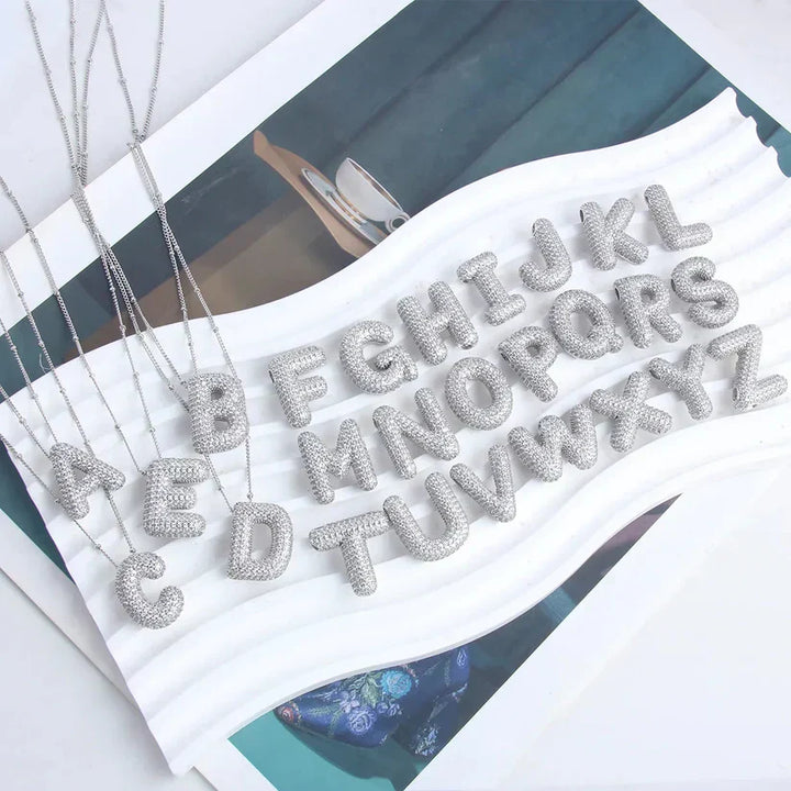 Halskette mit Buchstabenanhängern