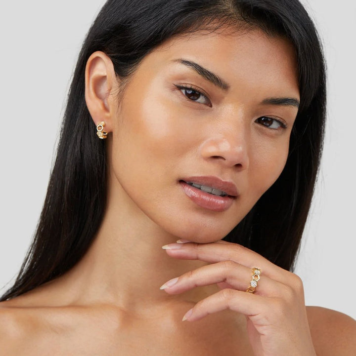 Frieda – Vergoldeter Ring mit Perlenakzent.