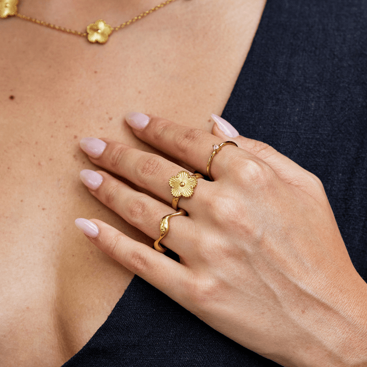 Goldener vierblättriger Ring