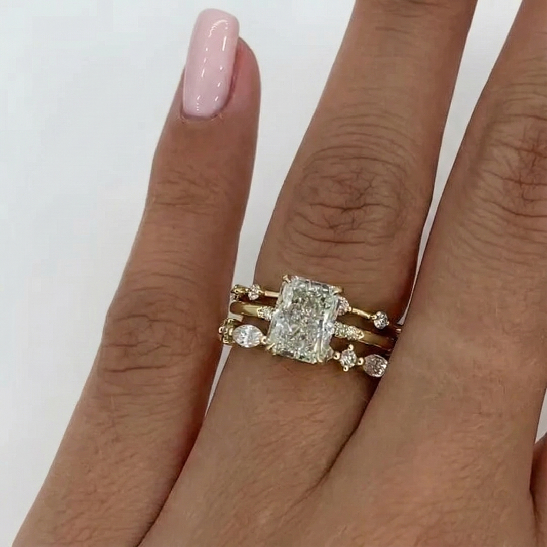 Nora – Diamantring im geschichteten Design.