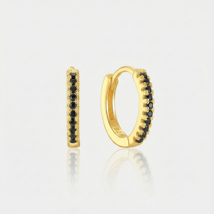 Theresia – Goldene Ohrringe mit sanfter Krümmung.