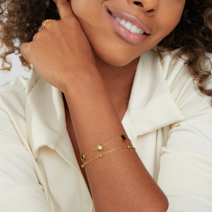 Armband aus Onyx und weißem Stein