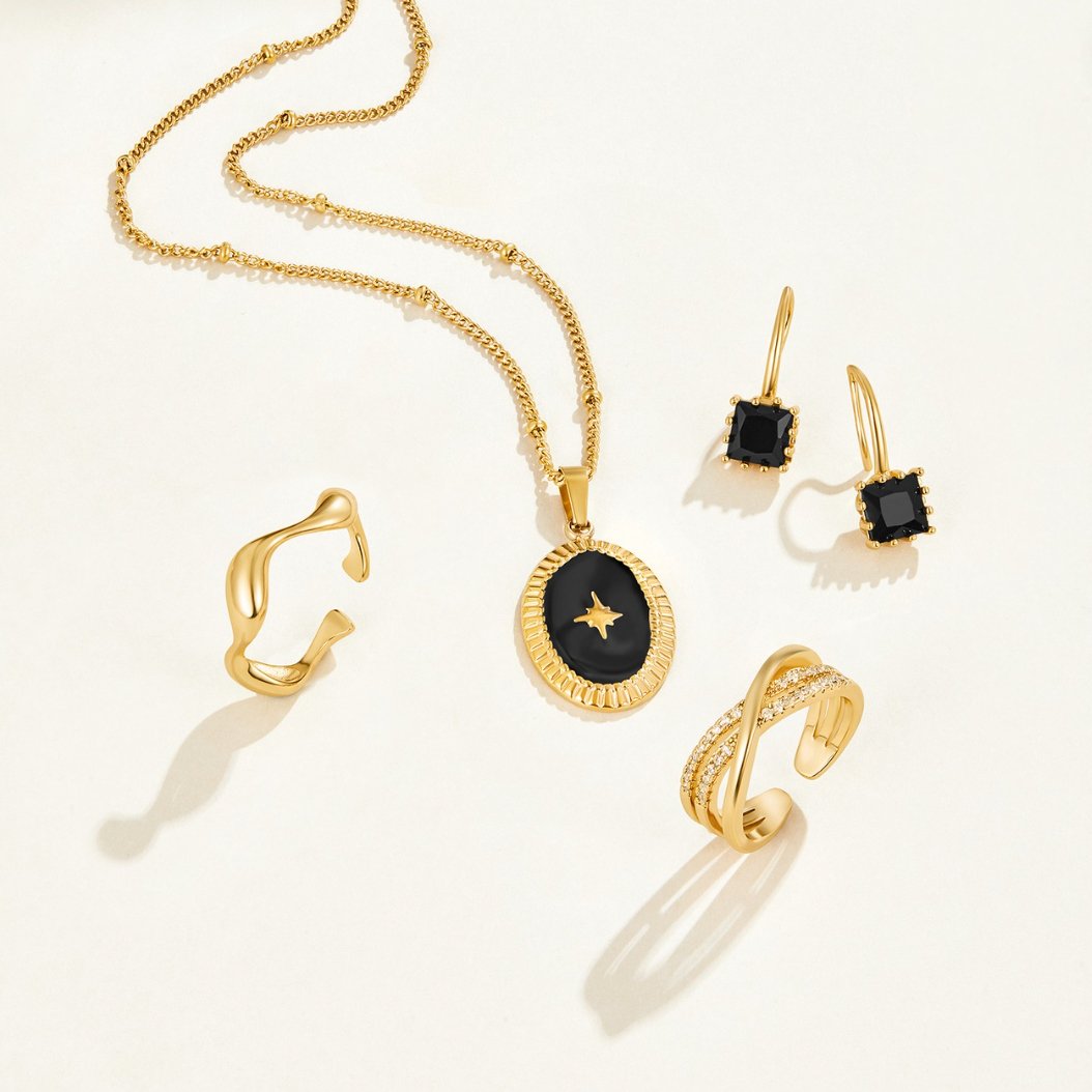 Annemarie – Silberne Ohrringe mit zartem Tropfen.