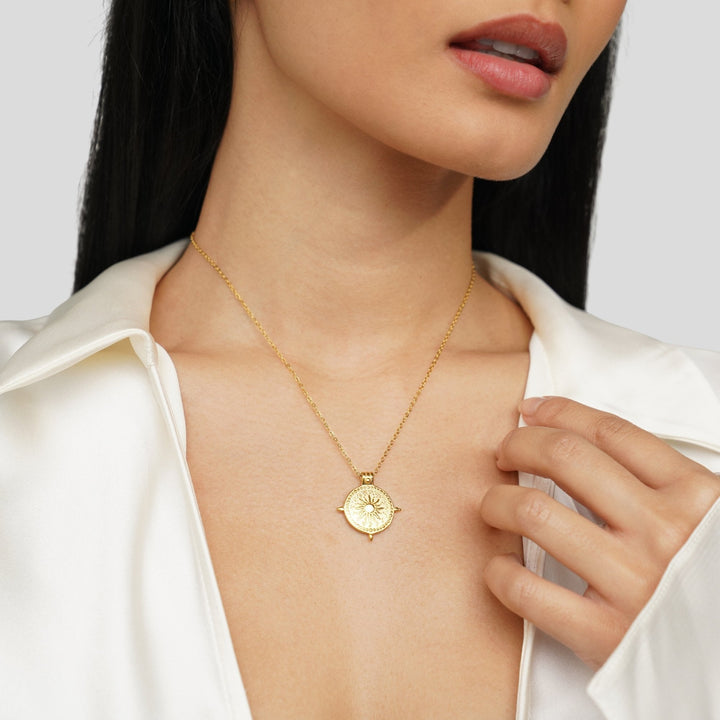 Anna – Geometrische goldene Kette mit Struktur.