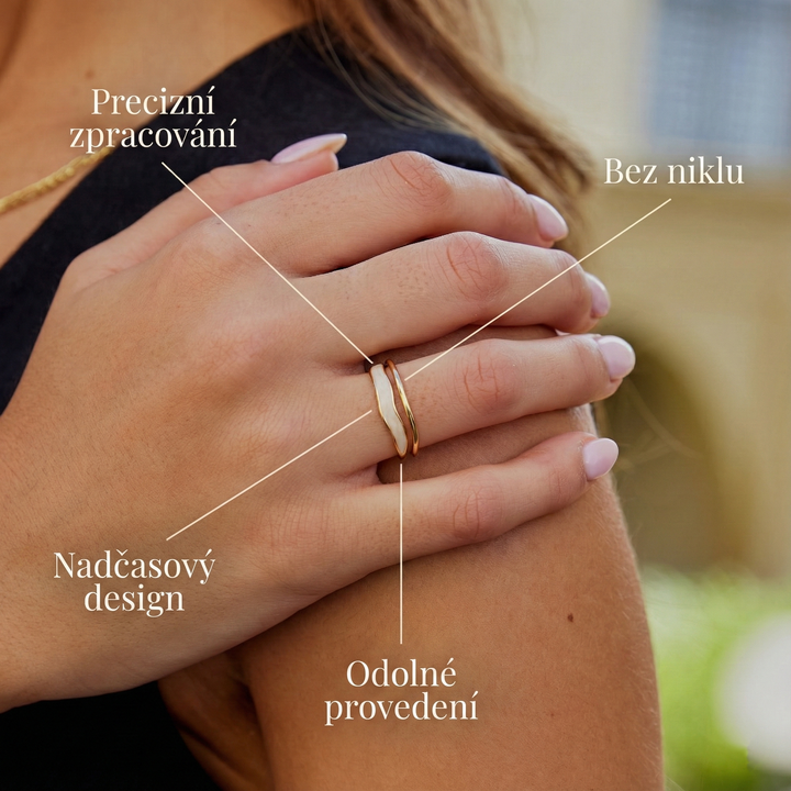 Beatrix – Goldring mit einfacher Silhouette